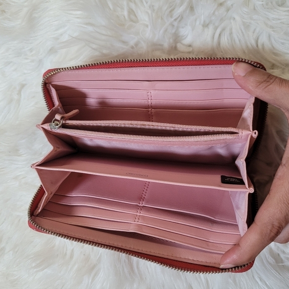 Rare Vintage Coach Embossed Pink Coral Wallet OBO - Picture 6 of 6